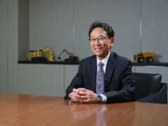 「世界で活躍するコマツの危機の乗り越え方<br>〜企業アイデンティティの浸透で現場力を磨く〜」のアイキャッチ画像