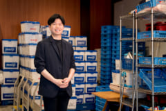 「経営コンサルから「街の牛乳屋」へ<br>～明治クッカーの異色の跡継ぎが「超」斜陽産業を続けた理由【前編】」のアイキャッチ画像