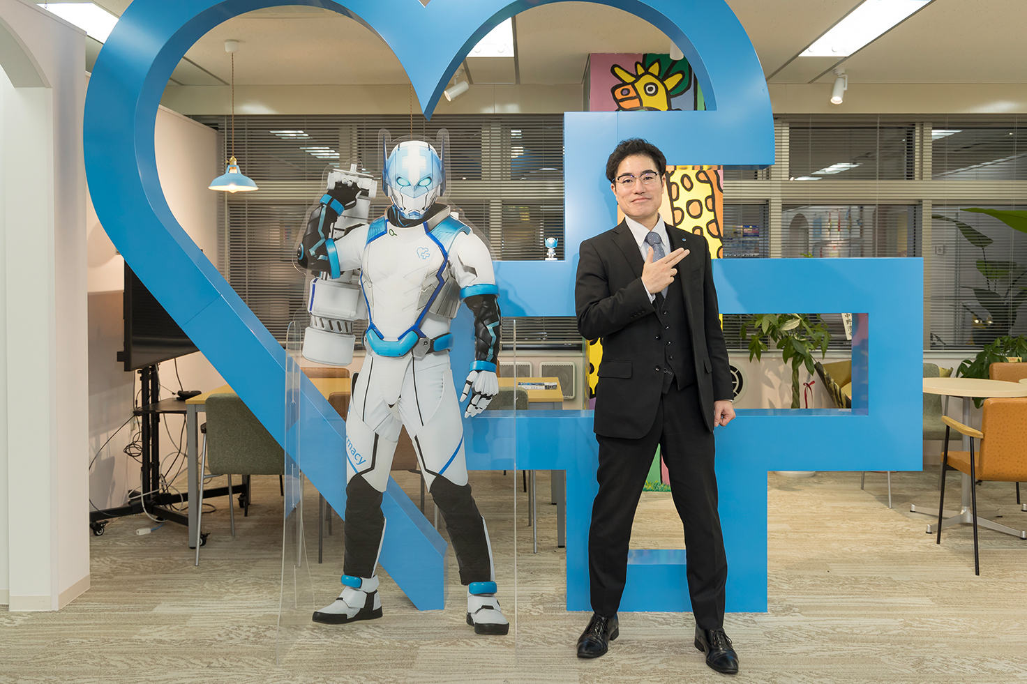 「ヒーローの力で行動変容をもたらす。創業120年の老舗ドラッグストア・大賀薬局の変革<br>~5代目社長が問い直す、薬局の使命と託したい未来~」のアイキャッチ画像