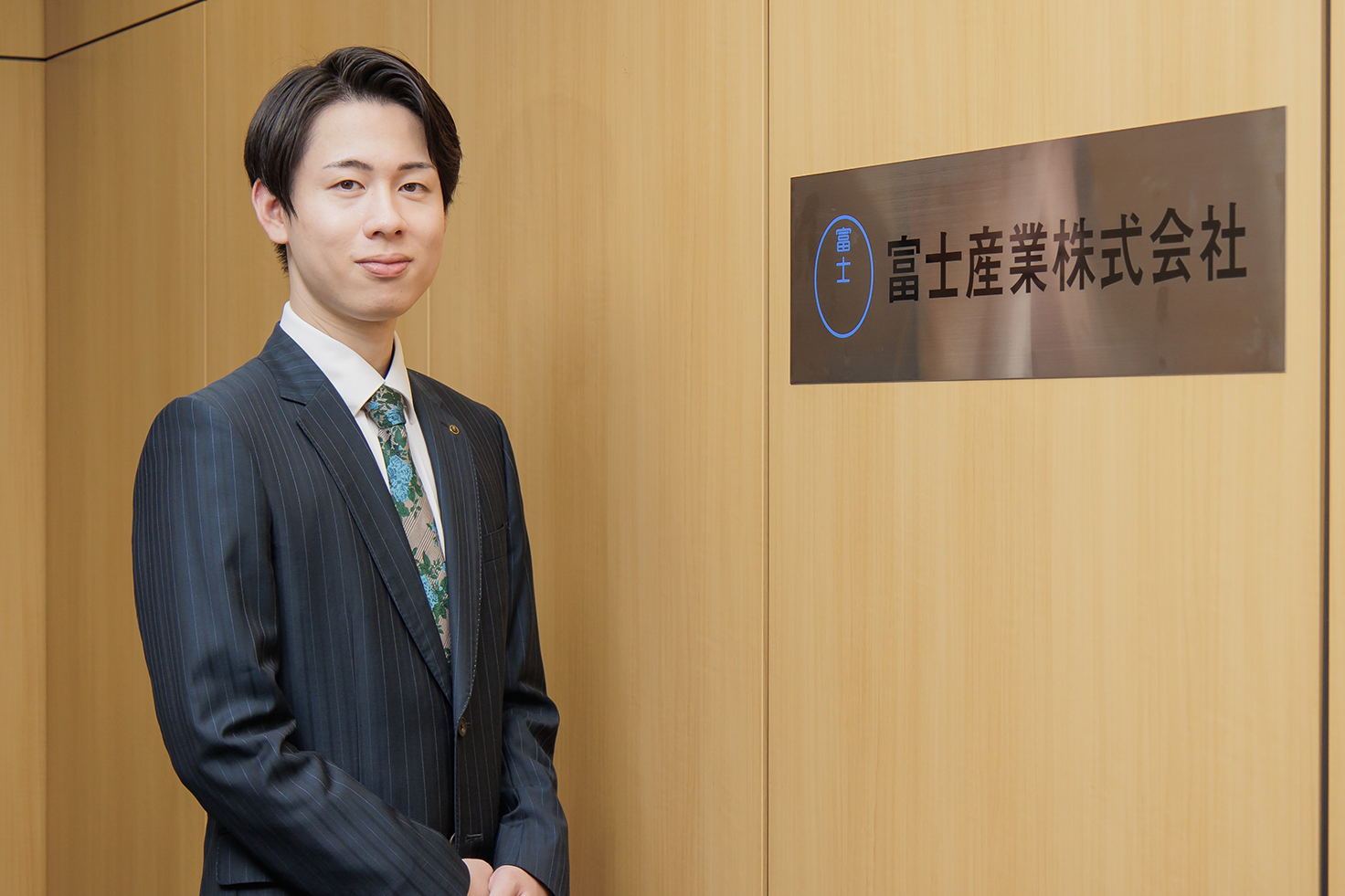 「「1日たりとも欠かさず食事を提供し続ける」富士産業が描く、人で選ばれる会社<br>～次々と施策を打ち続けるグループ年商1,000億円の若き社長の経営哲学～」のアイキャッチ画像